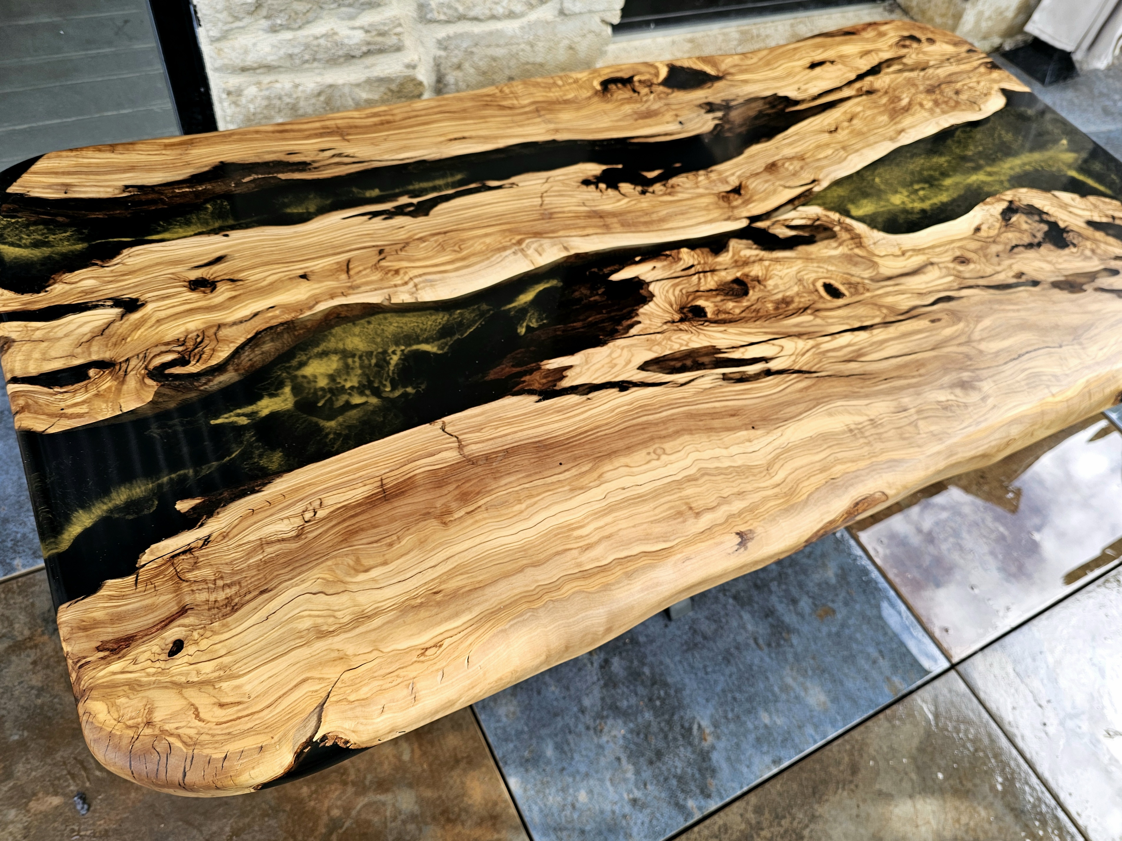 Table olivier résine verte